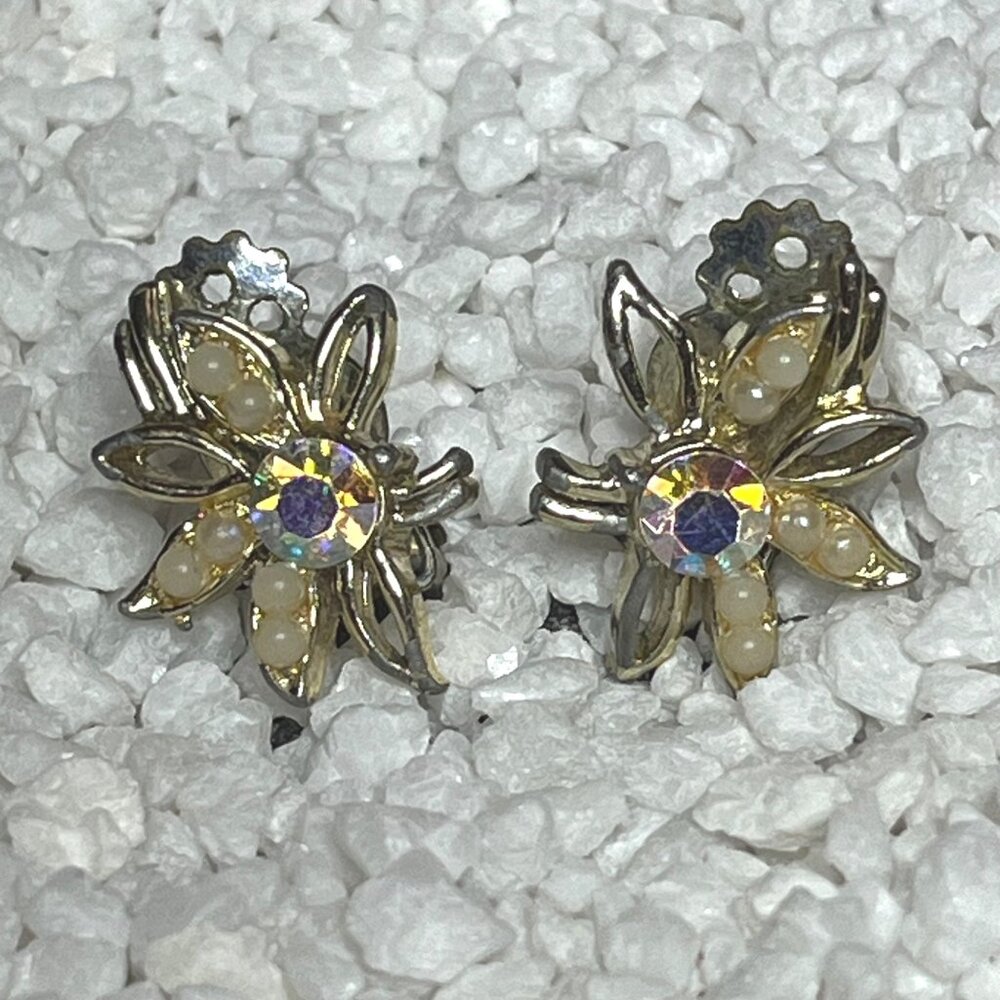Vintage Gold-Tone Clear Rhinestone Flower-Shaped Cliip-On Earrings